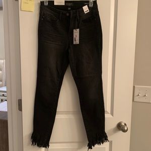 Judy Blue black frayed ankle jeans